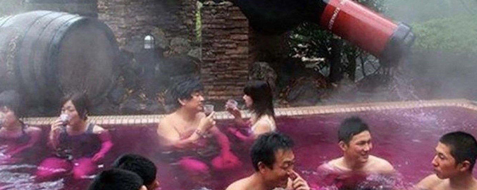 Au Japon, un spa propose à ses clients de se baigner dans… du vin!