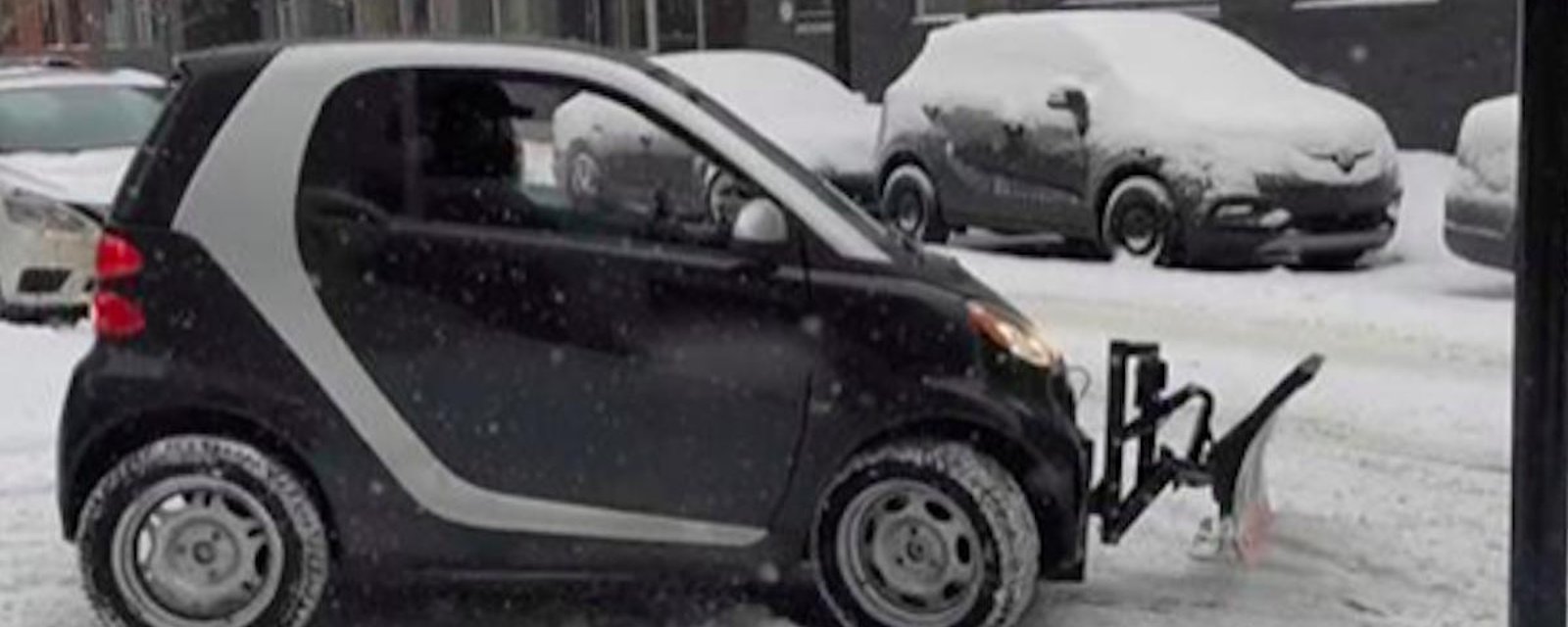 Un Montréalais fabrique un chasse-neige avec une voiture Smart