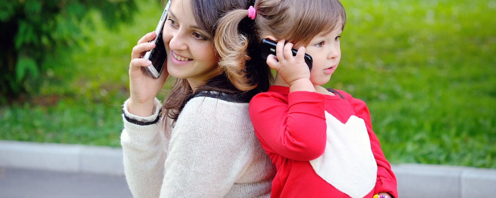 D’après la science, la voix d’une mère au téléphone est aussi rassurante qu’un câlin!