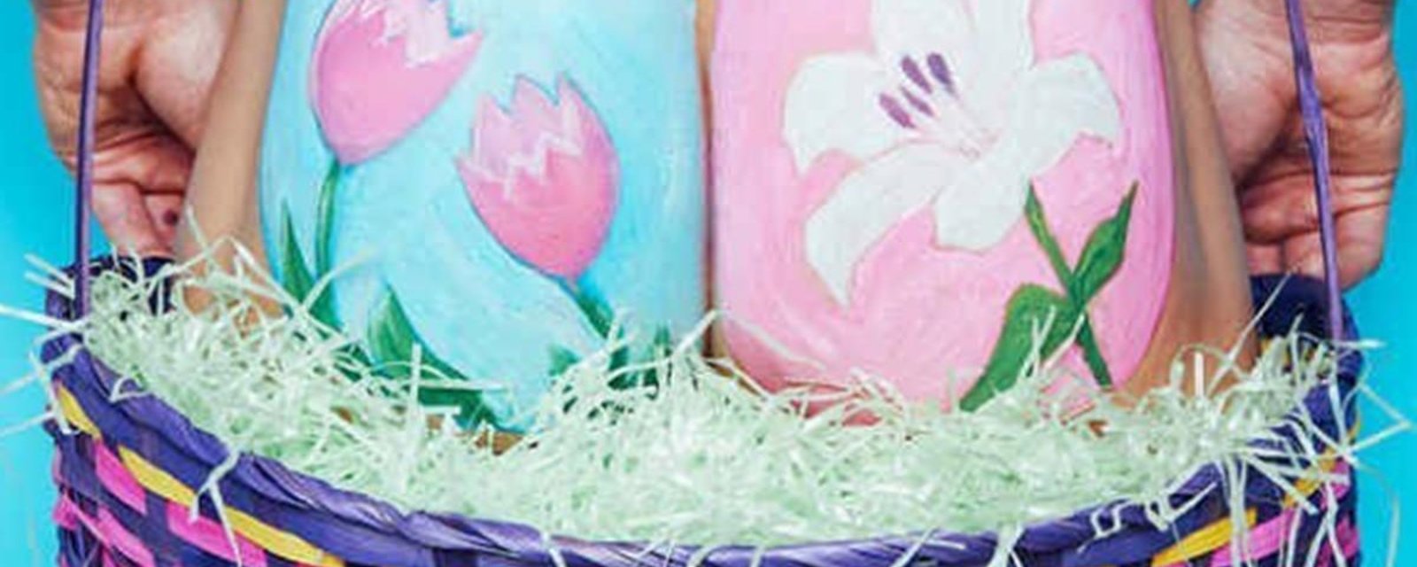 La nouvelle tendance de Pâques et de peindre des oeufs sur ses fesses
