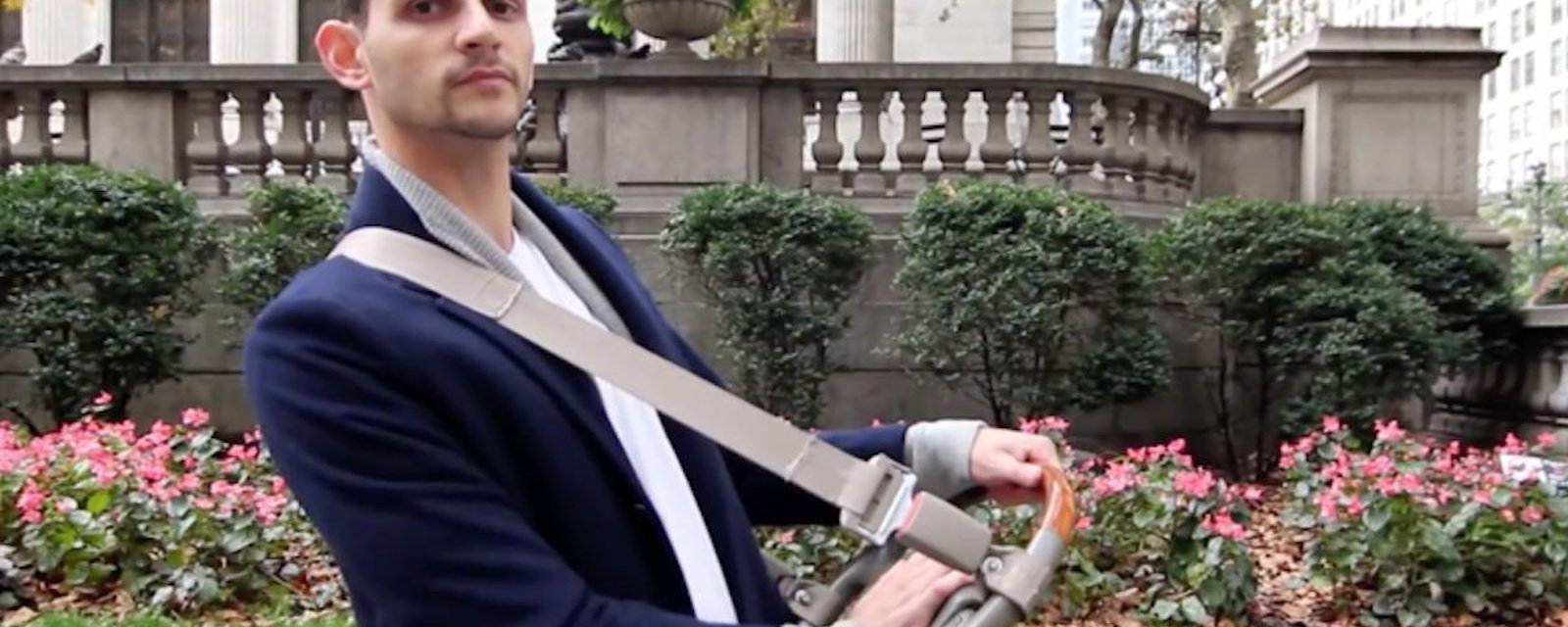 Vidéo: Pour se faire respecter sur les rues bondées, un homme crée un klaxon pour piétons!