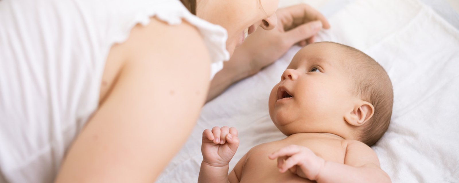 14 signaux que vous envoie bébé pour vous aider à le comprendre