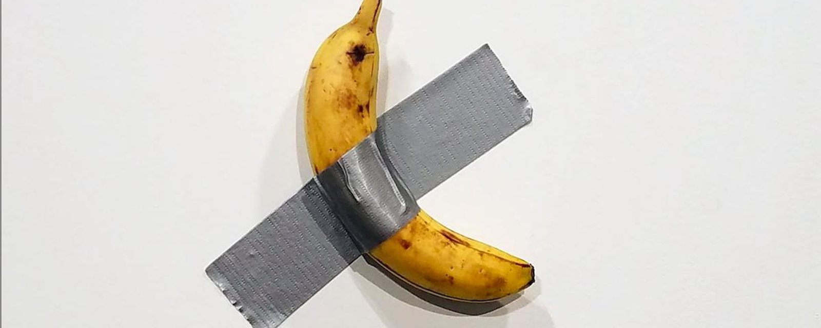 Un artiste vend une banane collée au mur pour la coquette somme de 120 000$!