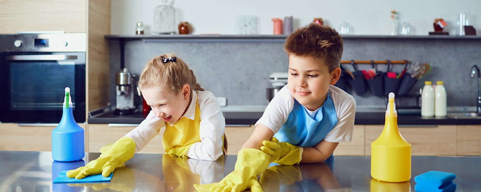 La science nous dit à quel âge il faudrait commencer à impliquer les enfants dans les tâches ménagères