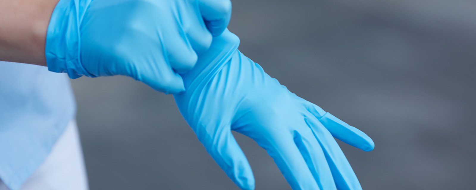 Coronavirus: porter des gants est une fausse bonne idée