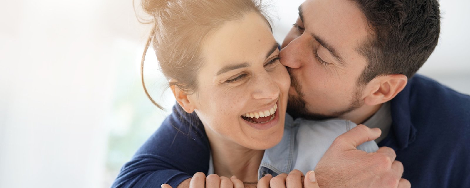 15 signes qui démontrent que votre conjoint vous aime réellement