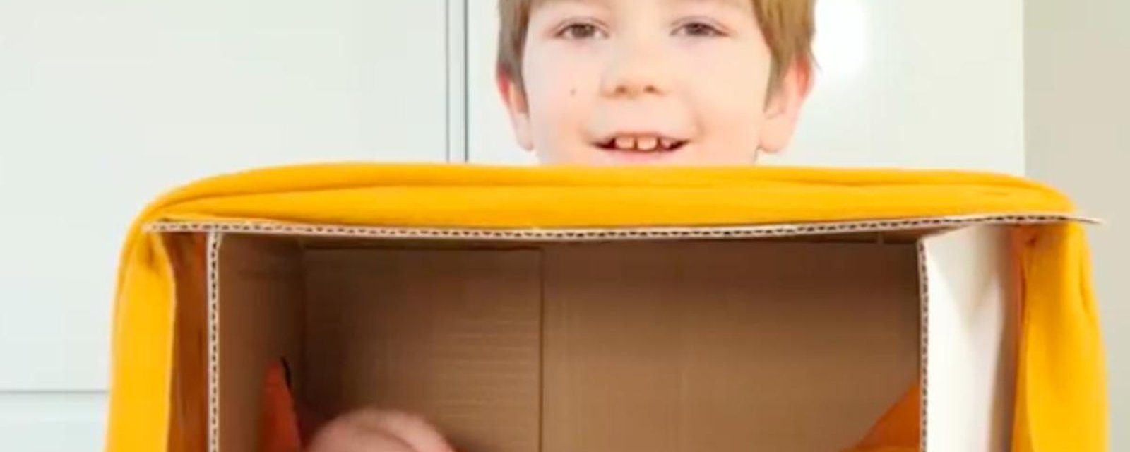 Comment fabriquer une boite sensoriel pour les jeunes enfants