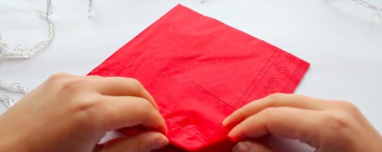 Comment facilement plier une serviette de table, en  forme de sapin! 