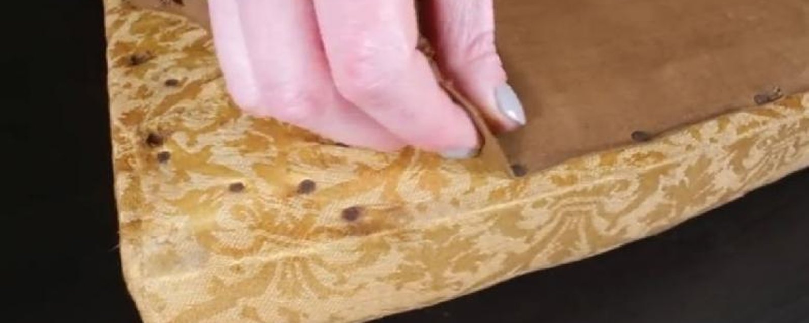 Comment rafraîchir le recouvrement en tissu de vos vieilles chaises de cuisine