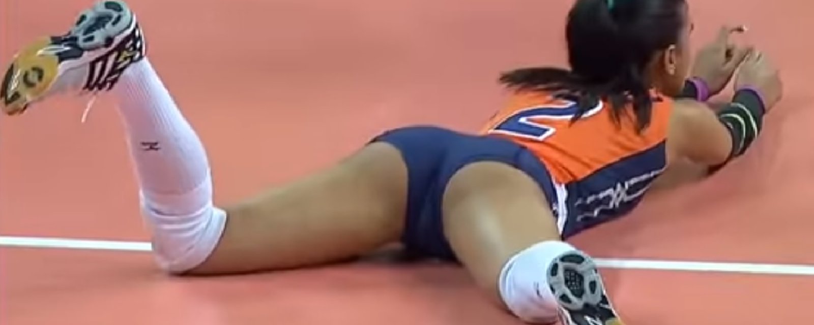 Découvrez la joueuse olympique de volleyball qui fait craquer l'internet!