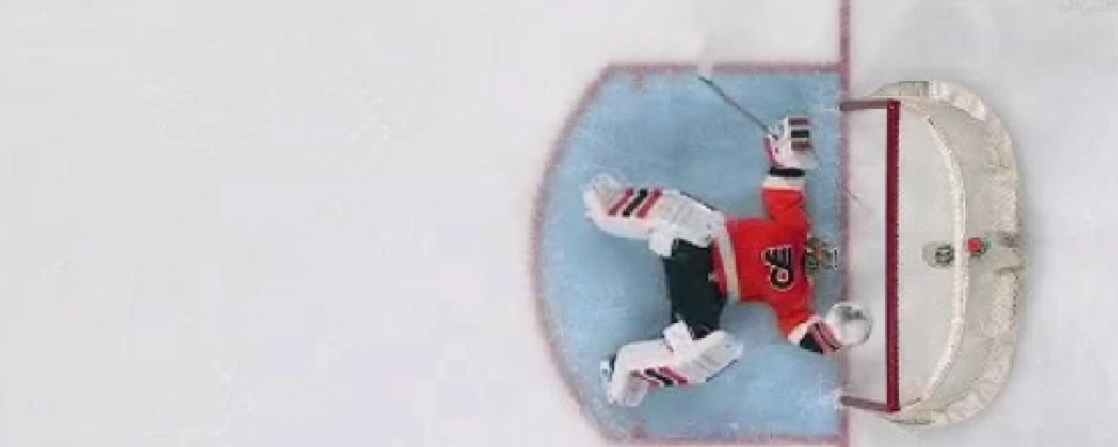 Michal Neuvirth s'effondre sur la patinoire en plein match!