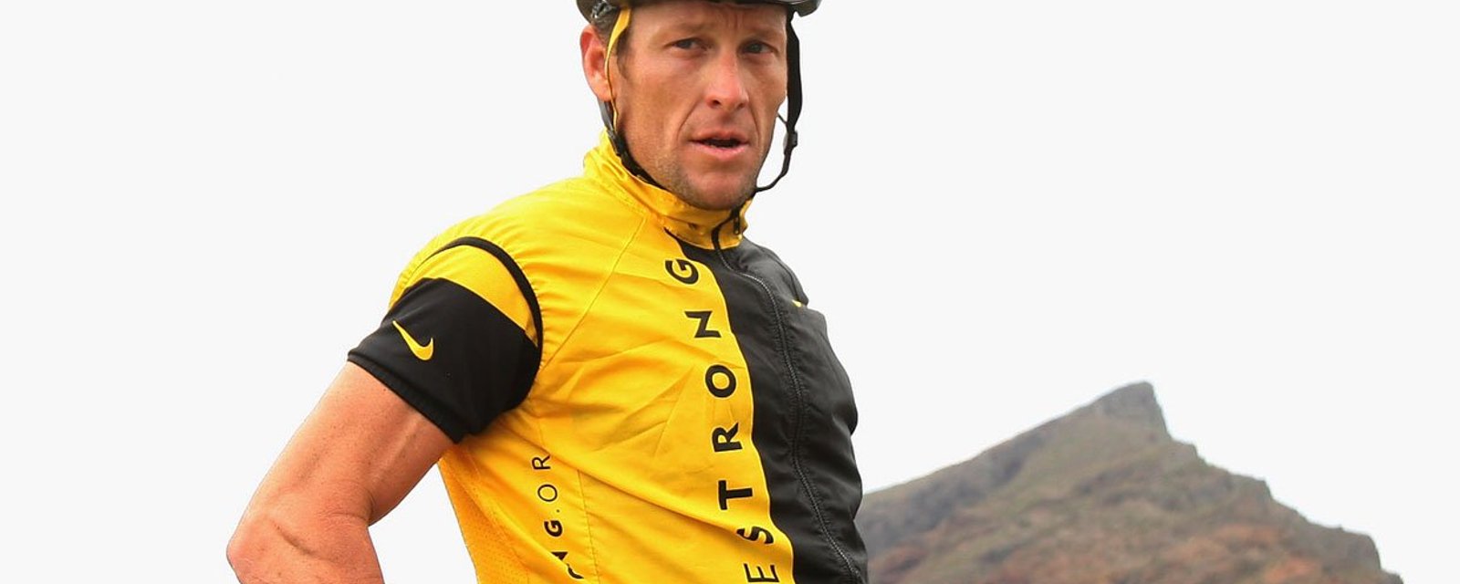 Lance Armstrong hospitalisé après une chute en vélo!