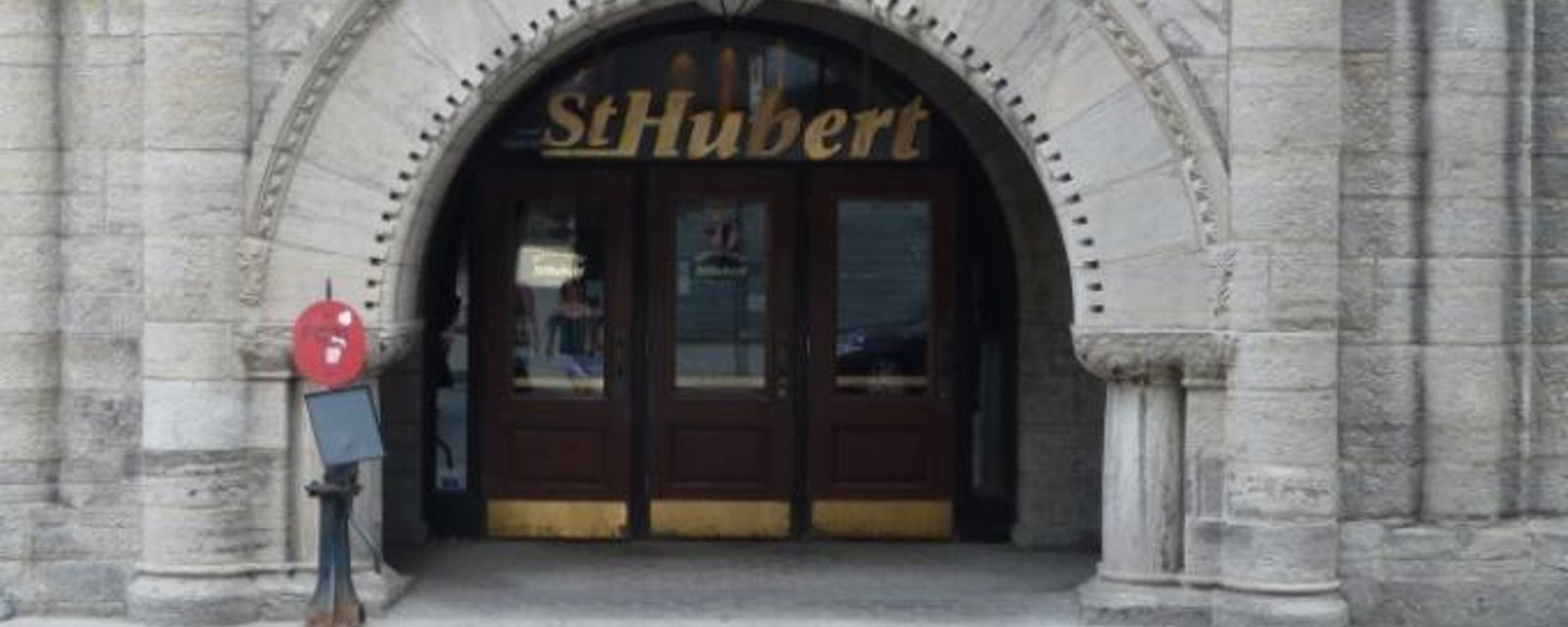 Après 20 ans, le fameux St-Hubert de la gare Windsor ferme ses portes!