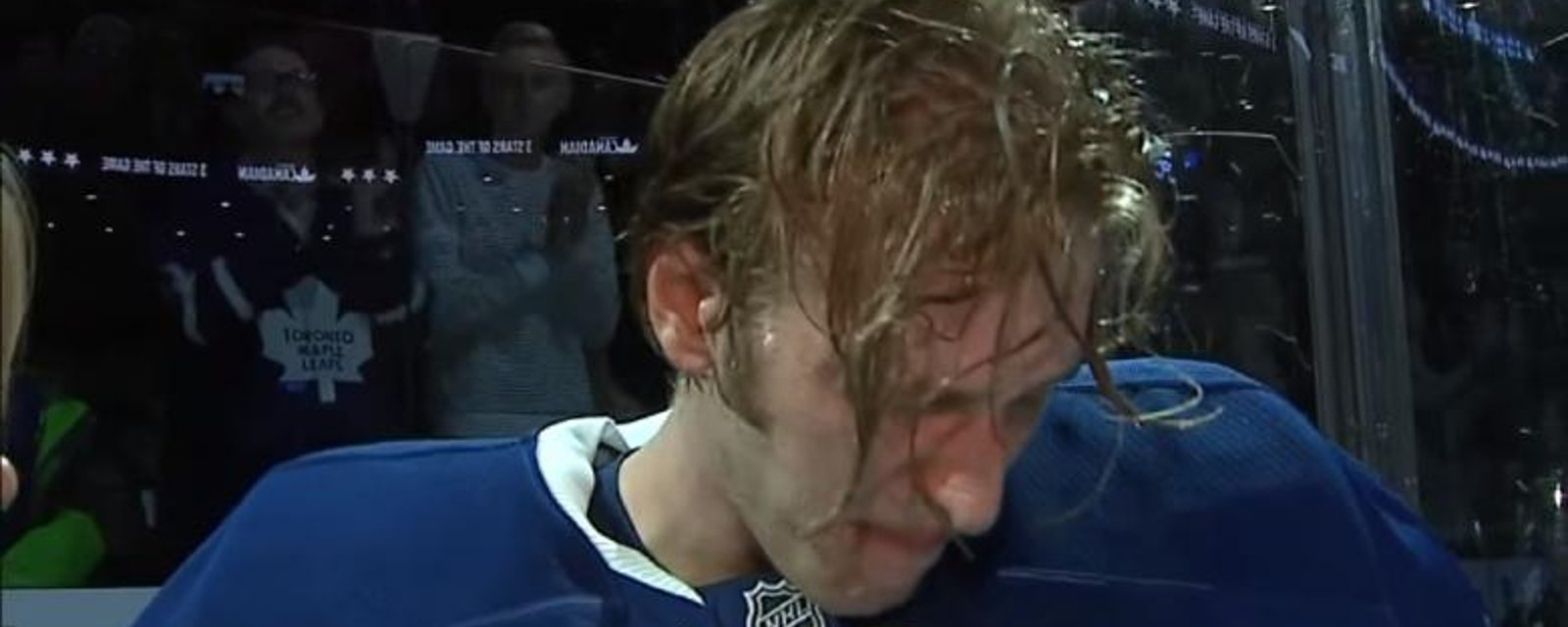 Un gardien des Leafs fond en larmes à la fin du match!