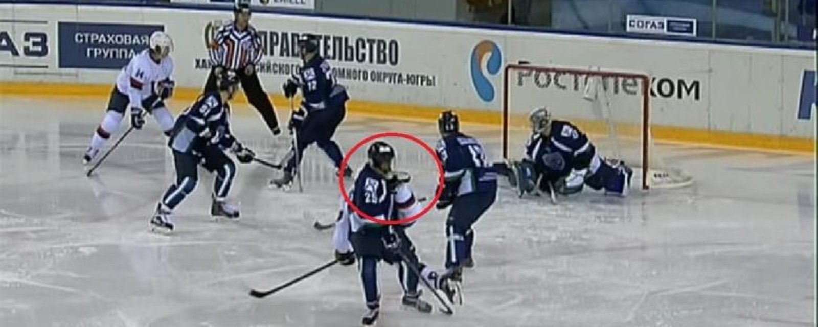 Horrible scène dans la KHL!