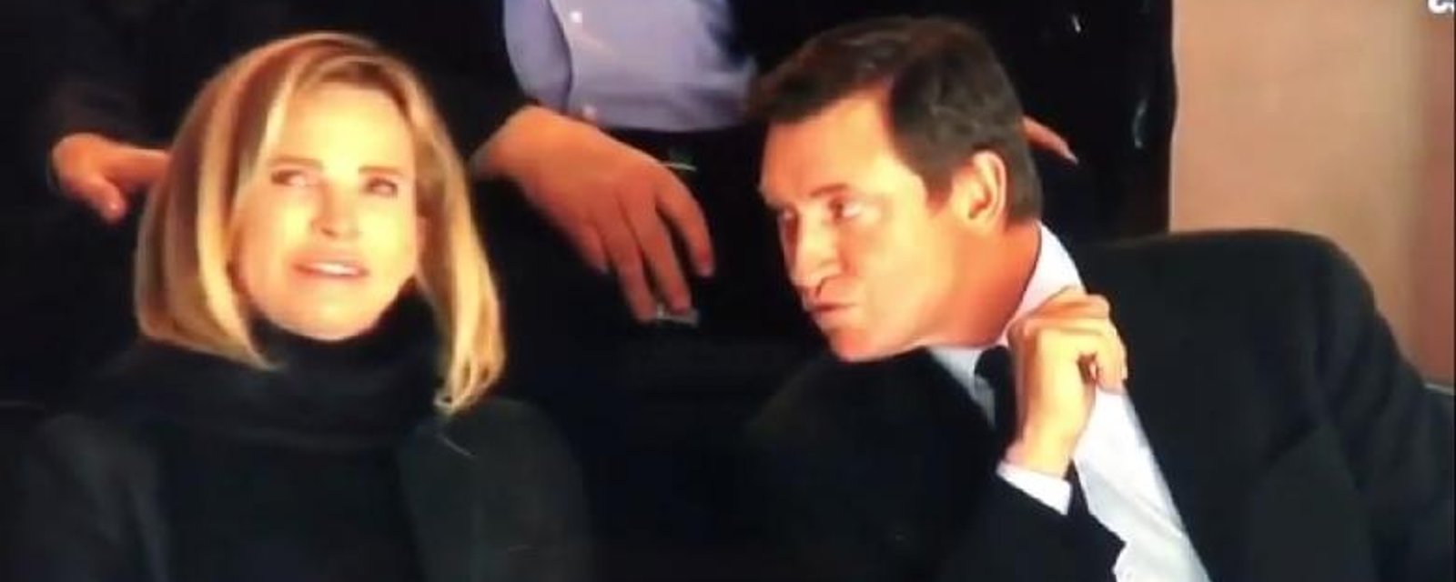 Wayne Gretzky se fait rejeter par sa femme en direct à la télé!