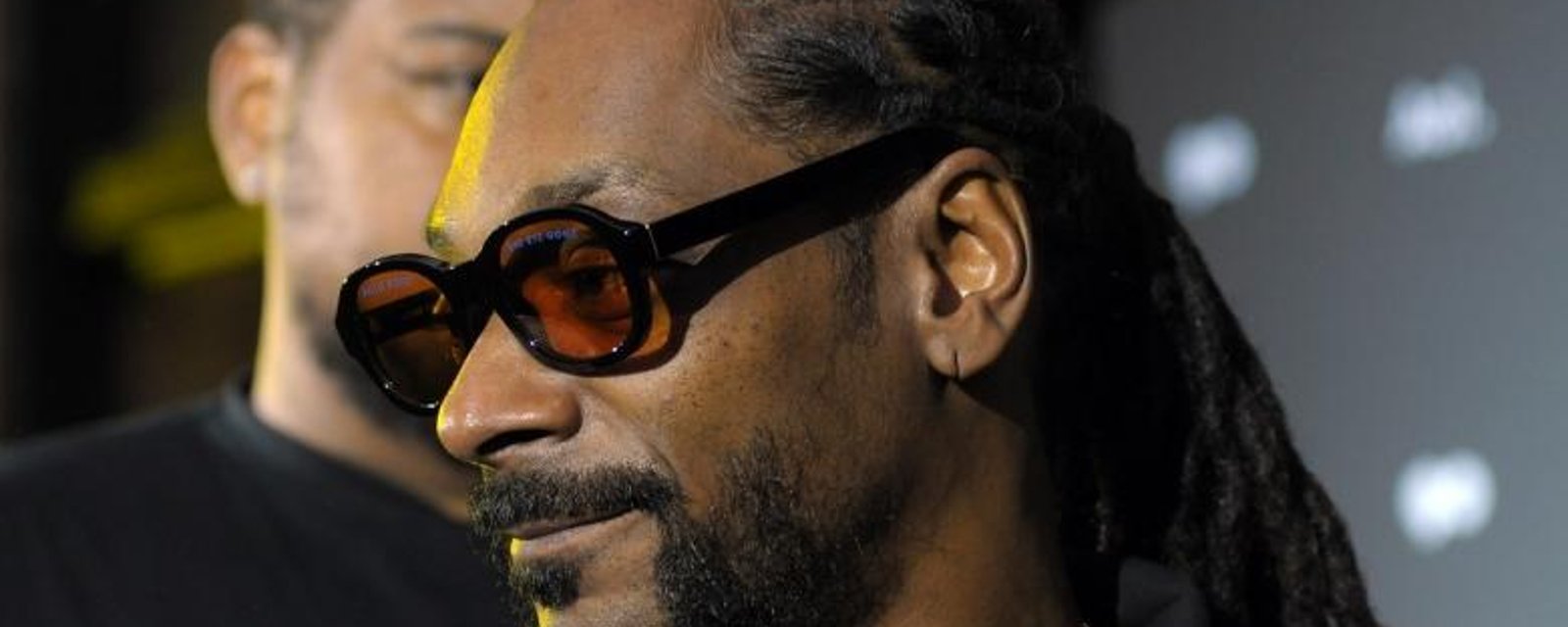 Snoop Dogg will go 1 on 1 against NHL star for charity.