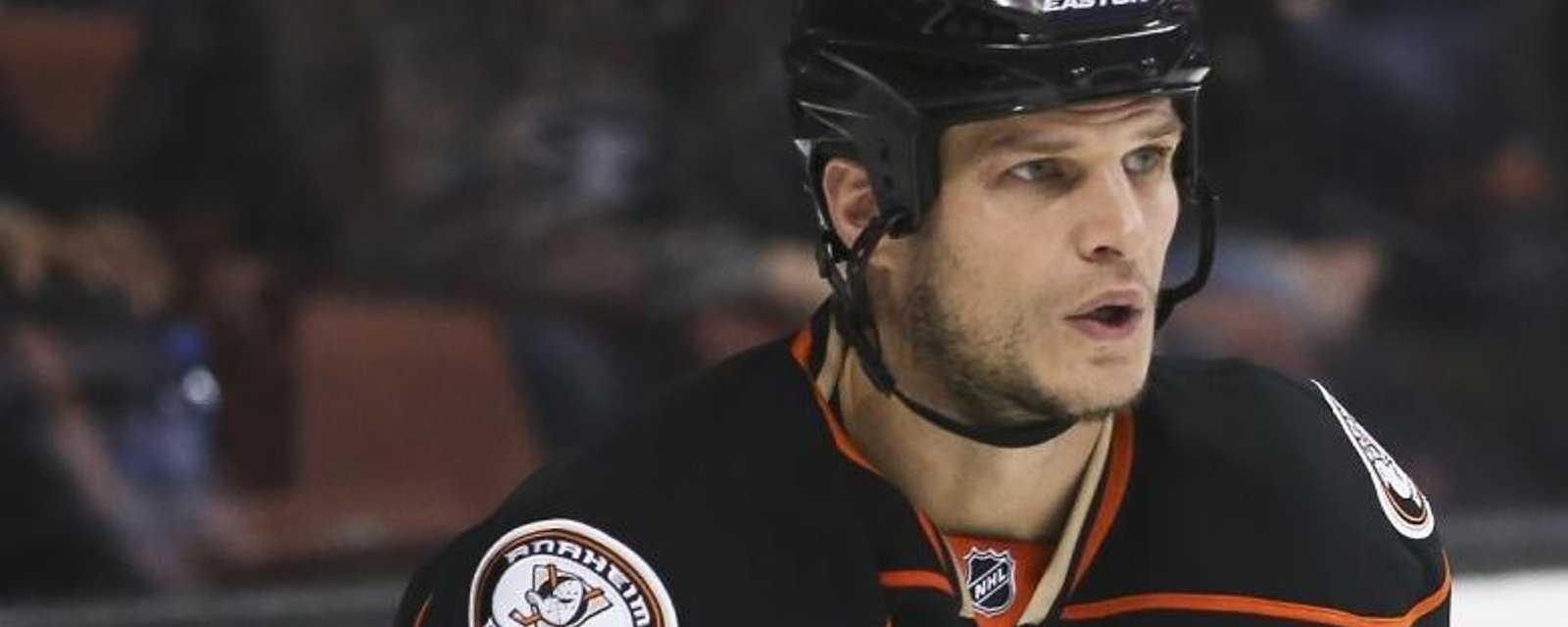 Canucks pay tribute to Kevin Bieksa in his return to Vancouver.