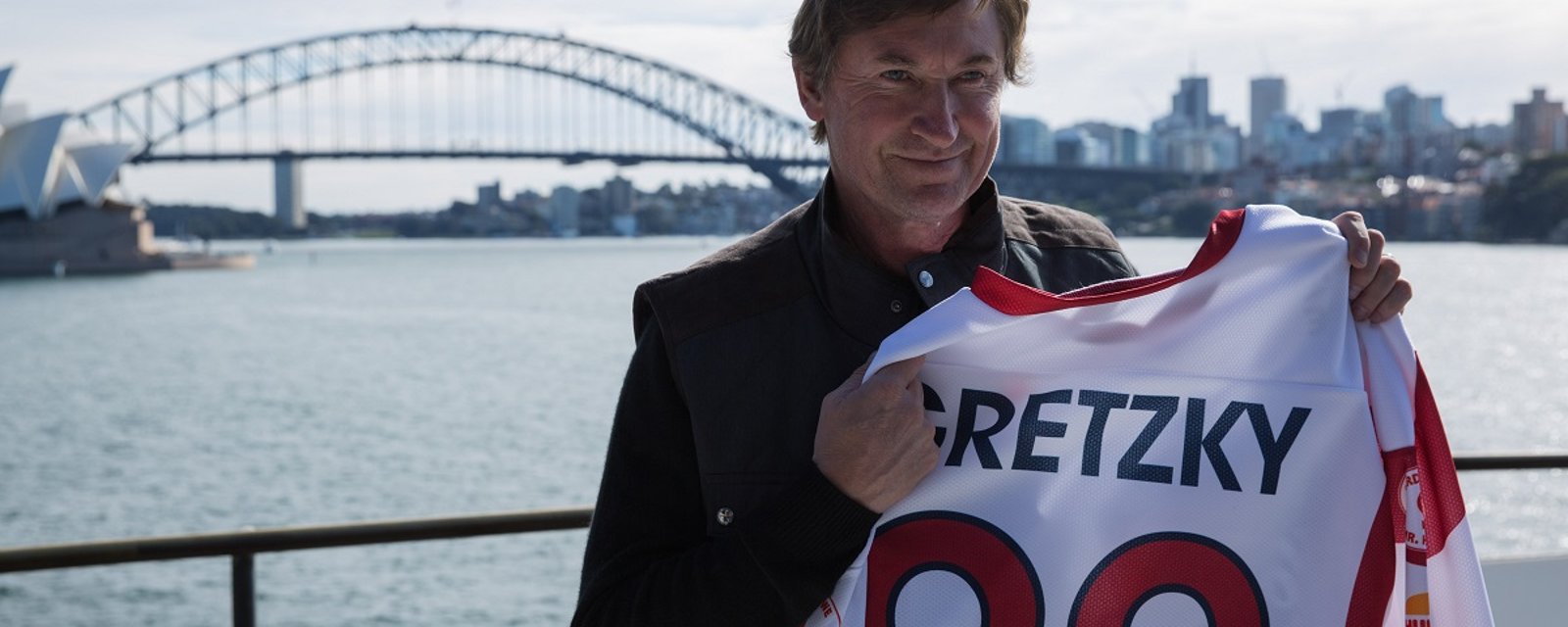 Breaking: Wayne Gretzky is officially back in the NHL!