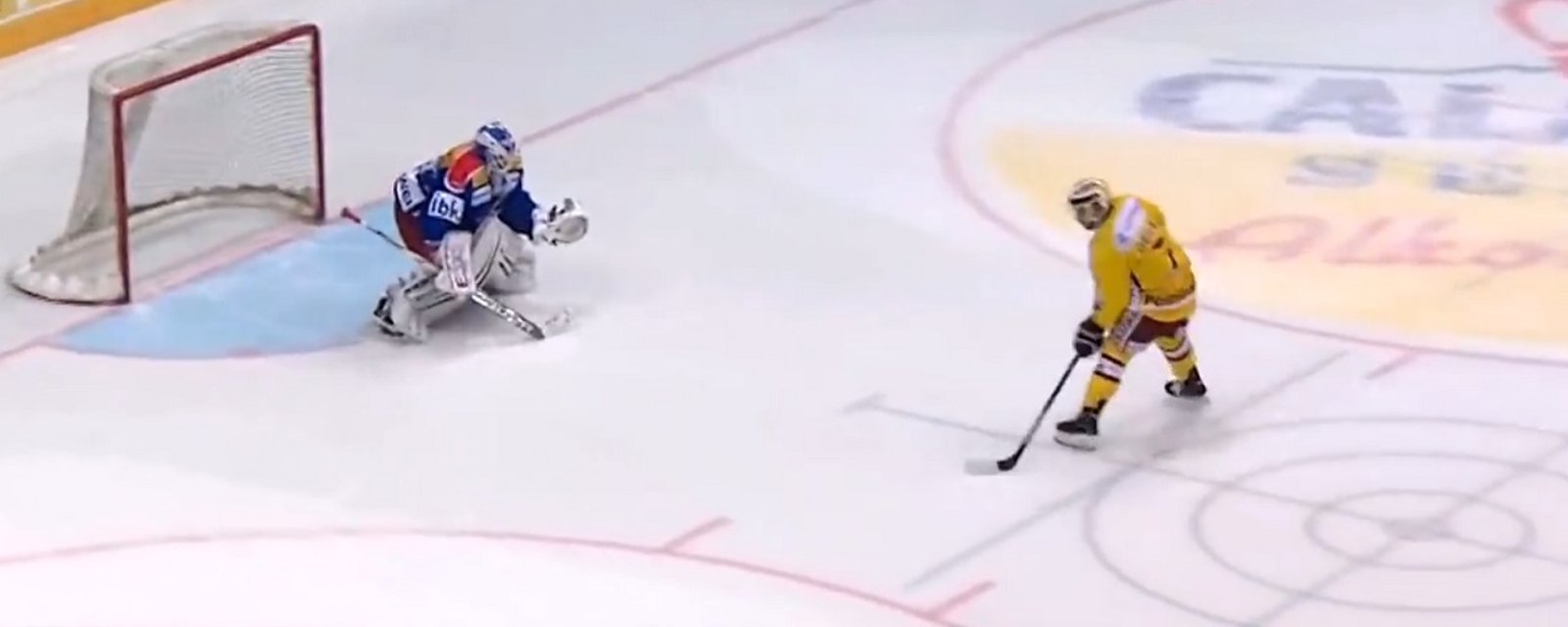 Former NHLer shows off his filthy moves in the shoot out.