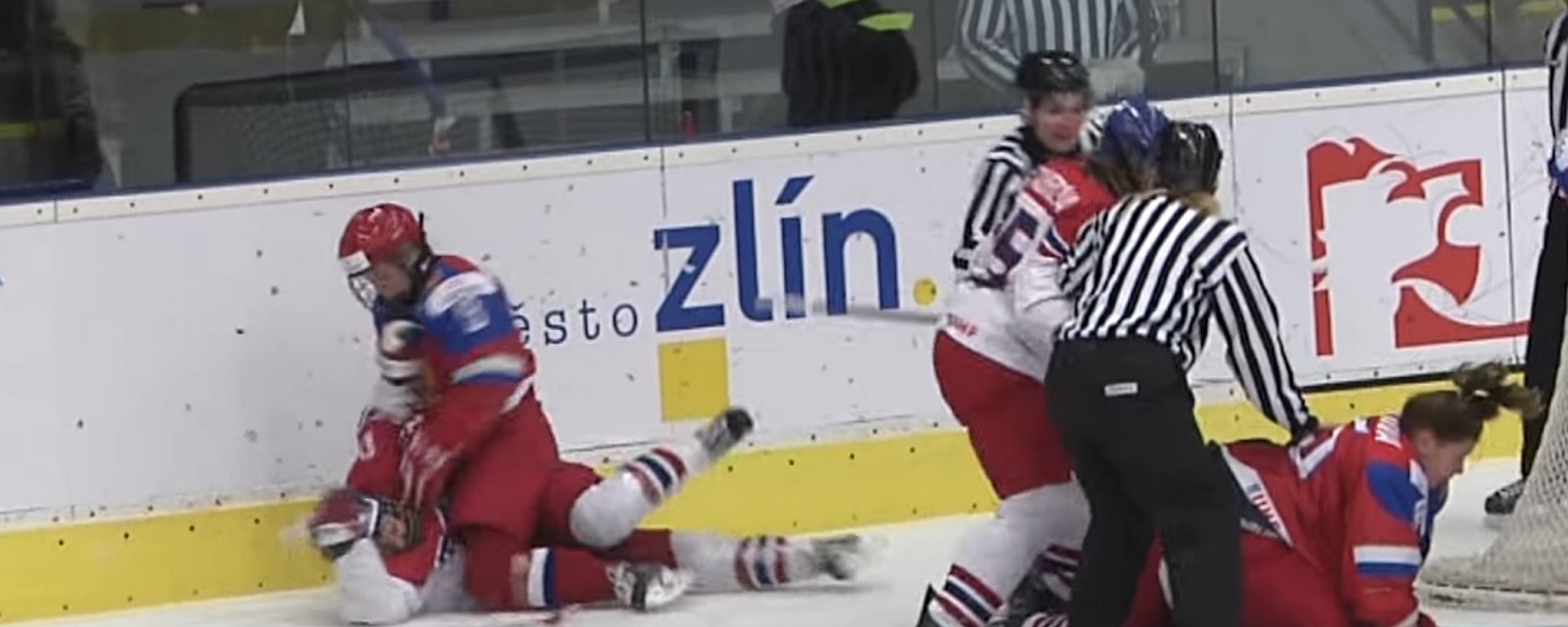 Crazy brawl at IIHF under 18 Women's Championship!