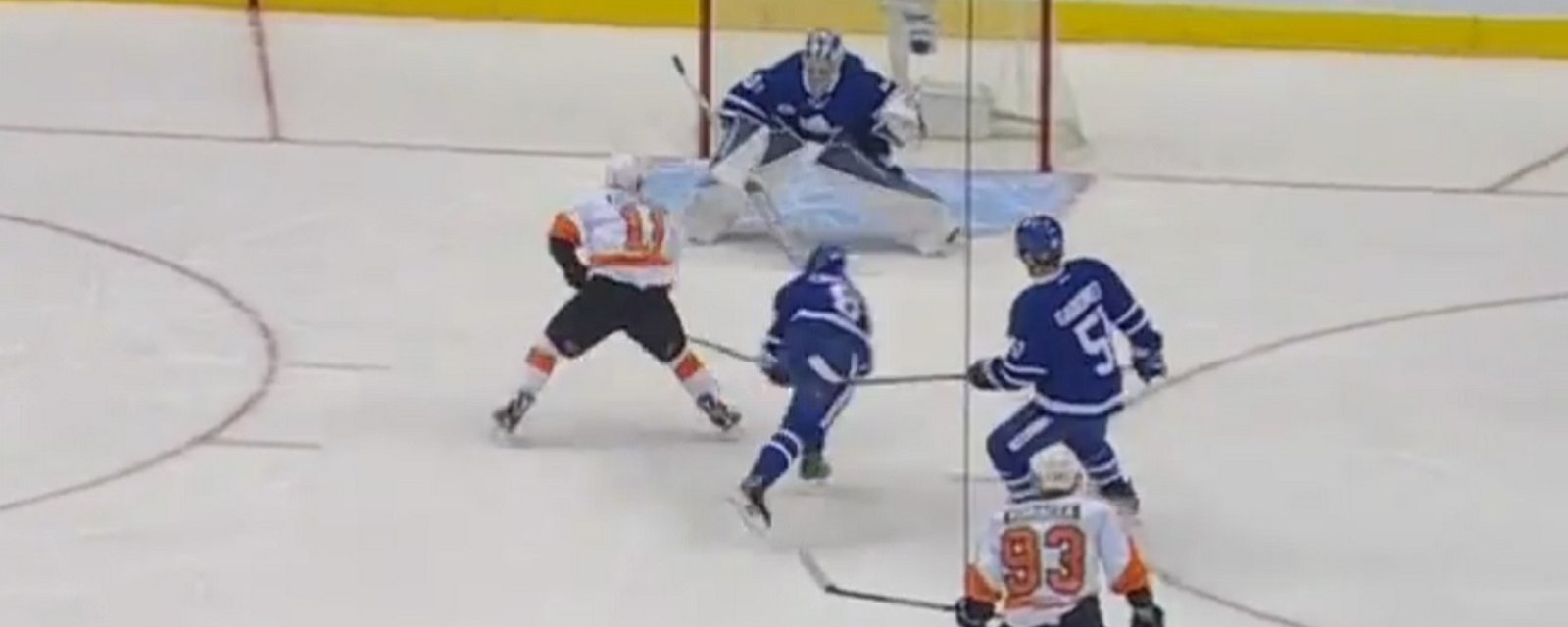 Flyers rookie Travis Konecny fights through the Leafs defense for an incredible goal.