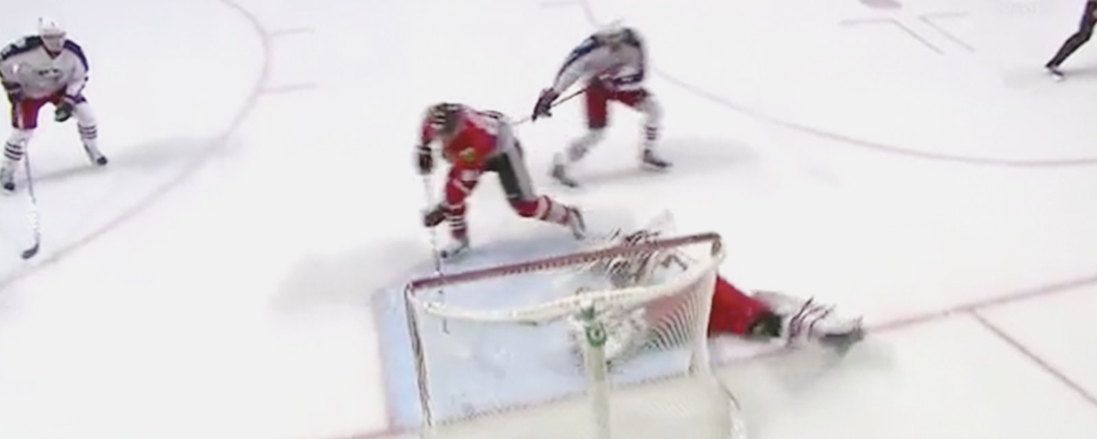 MUST SEE: Hossa's smooth finish in front