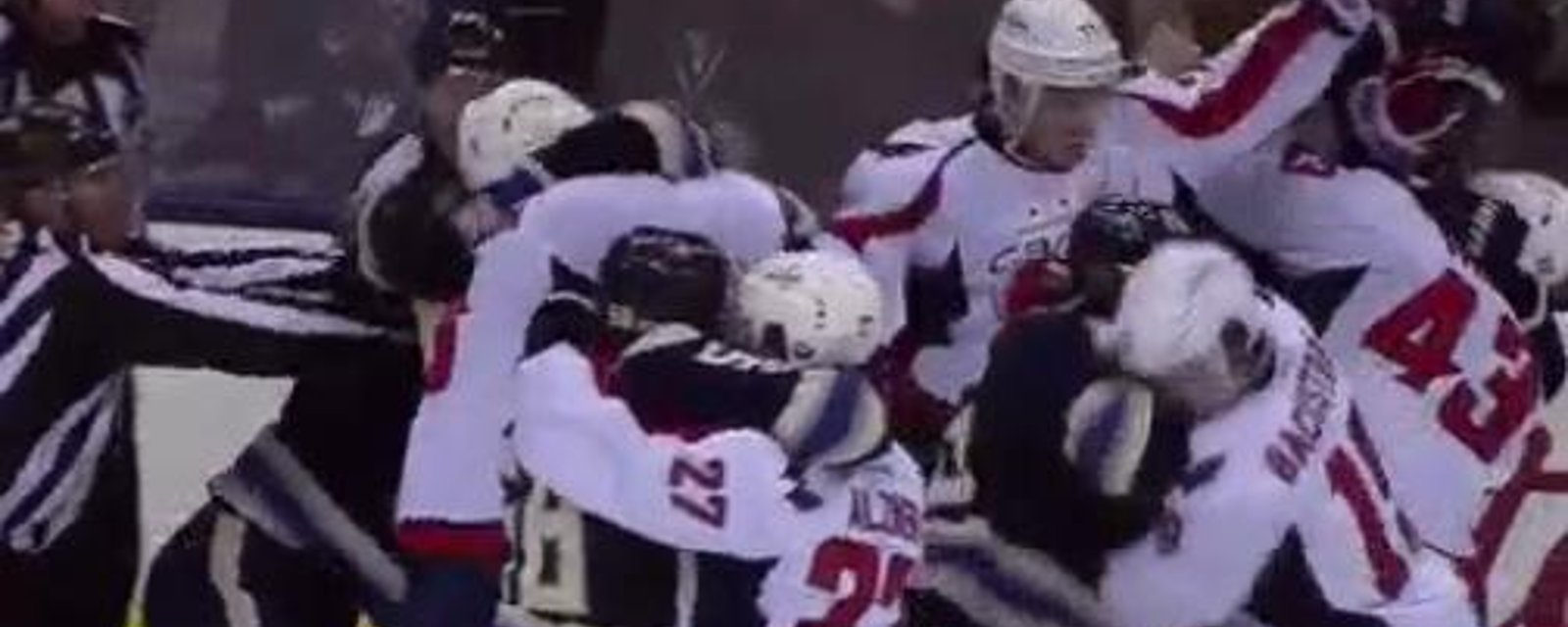 Ovechkin just dropped the mitts in unfair sequence! 