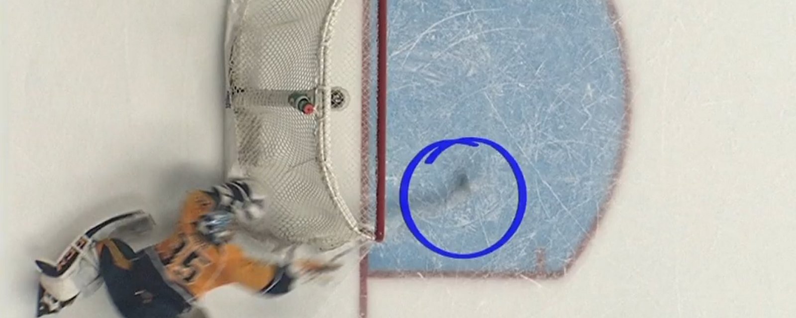 Pekka Rinne makes a mind-blowing save to keep Chicago off the scoreboard.