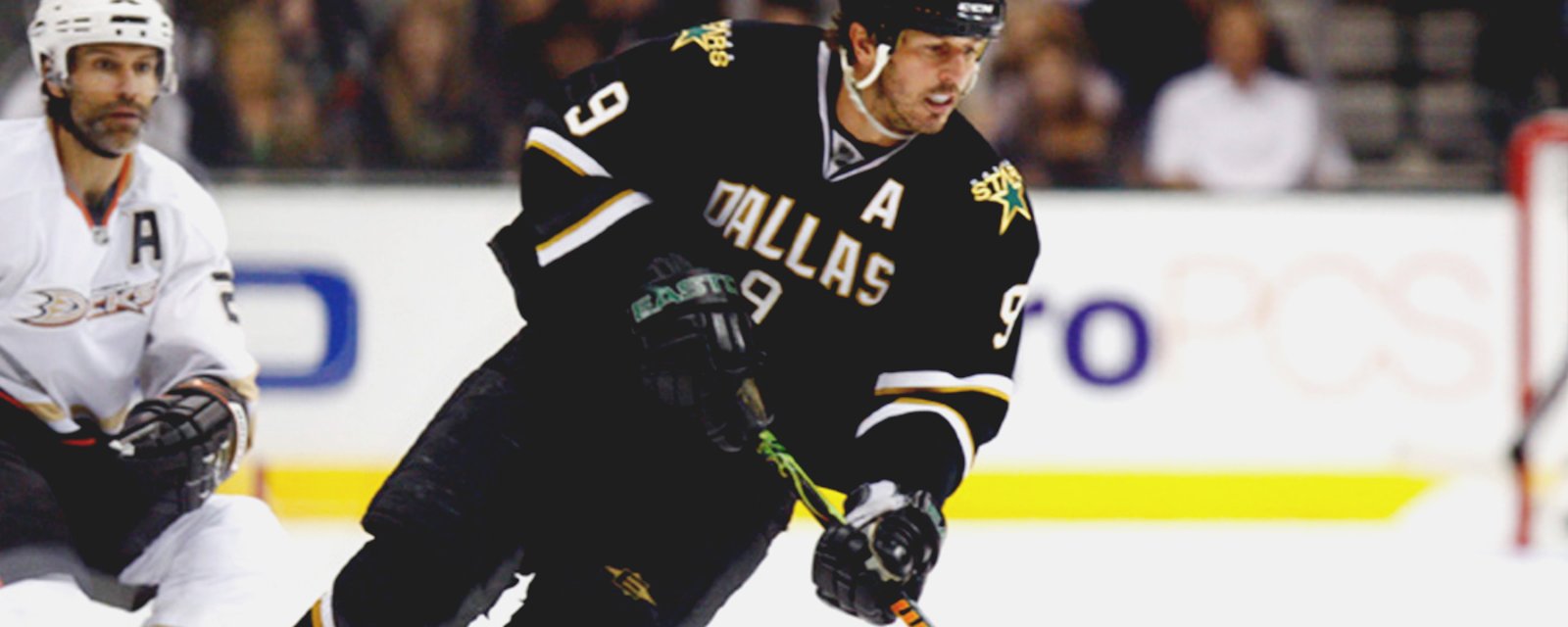 Mike Modano PUBLICLY mocks the Maple Leafs and their fans on Twitter.