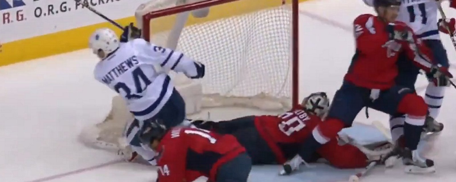Auston Matthews battles in front and ties it up for the Maple Leafs.
