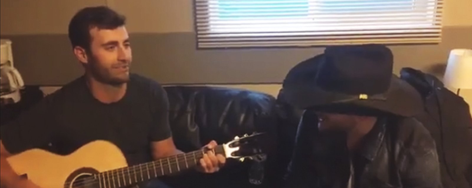 Must See: Former Edmonton Oilers star forward jams with Country Star. 