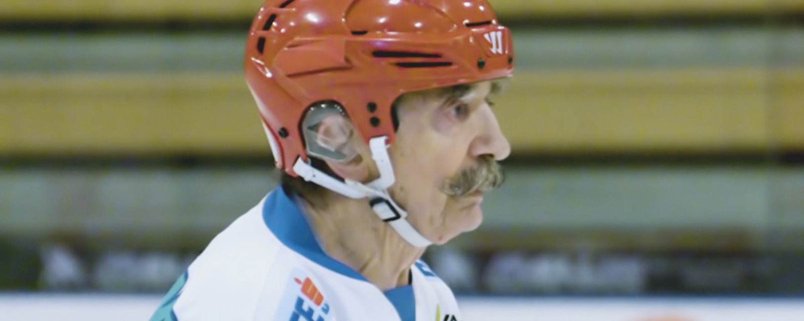 95-year-old hockey player is unbelievable with the puck!​ Jagr's inspiration?