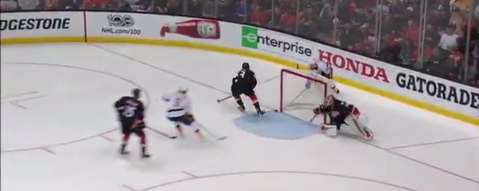 MUST SEE : Legendary fake shot leads to goal. 