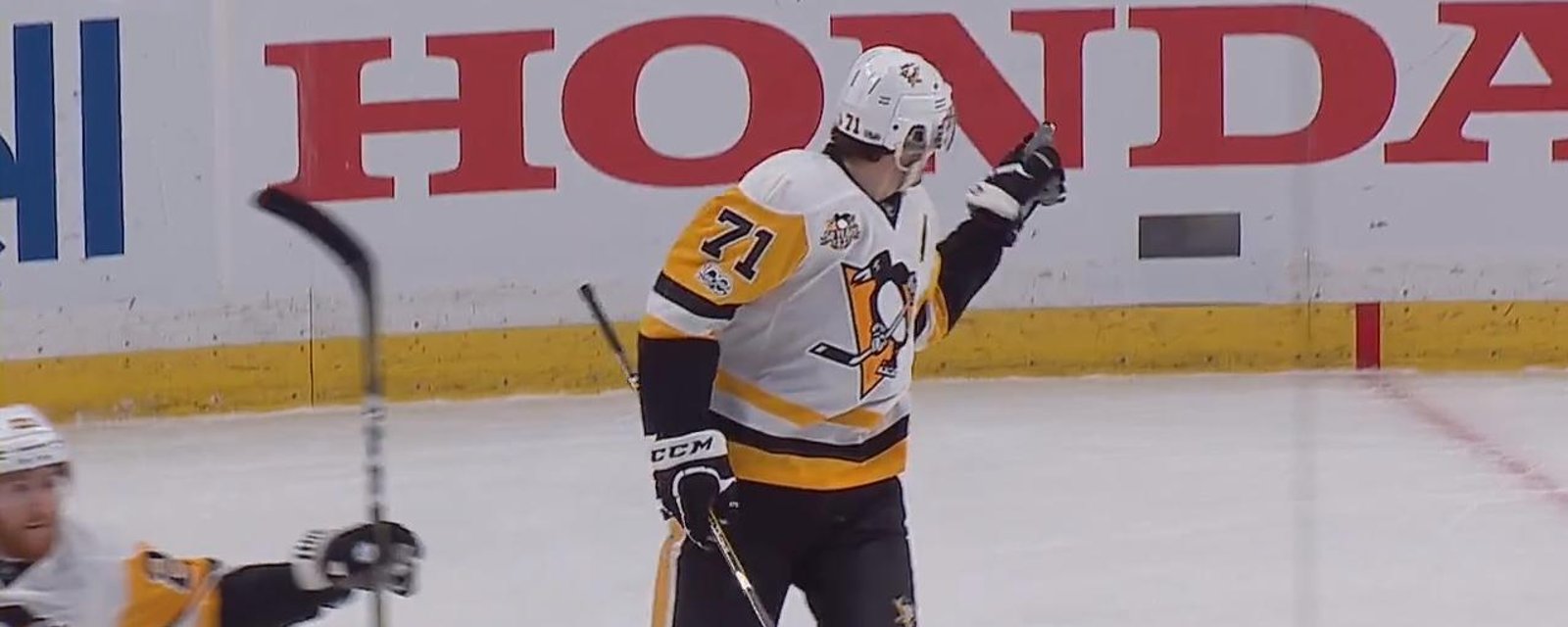 Breaking: Evgeni Malkin thanks Dion Phaneuf for the Penguins 3rd goal of the game!