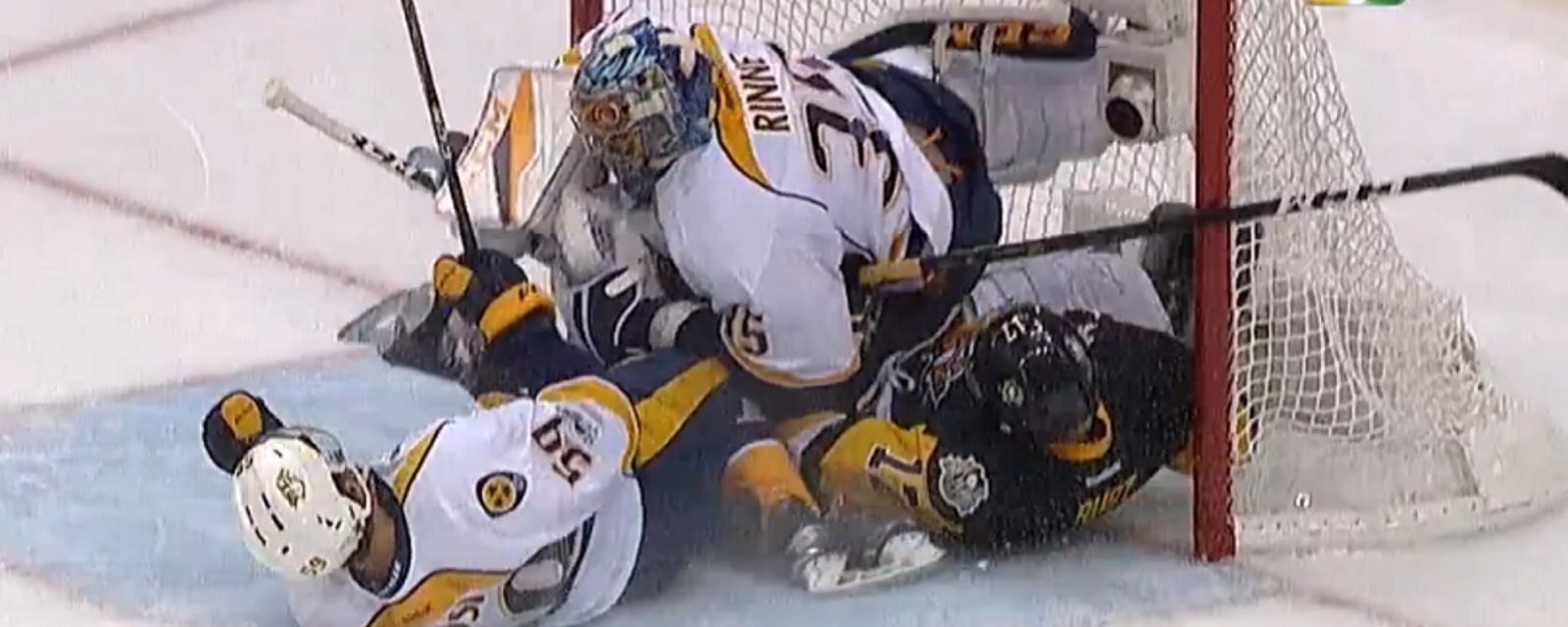 Pekka Rinne gets run over by two different players in huge collision. 