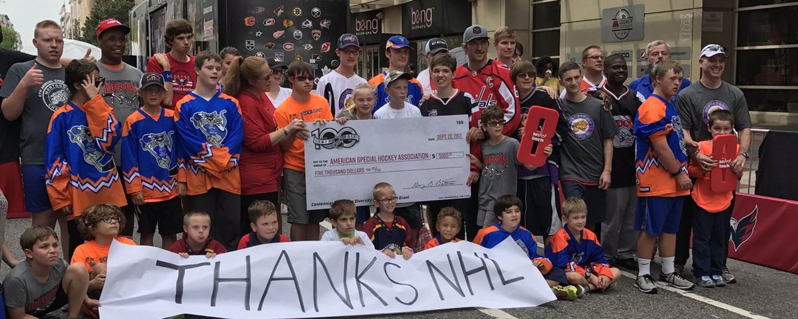 Must see: Ovechkin surprises kids in street hockey game!