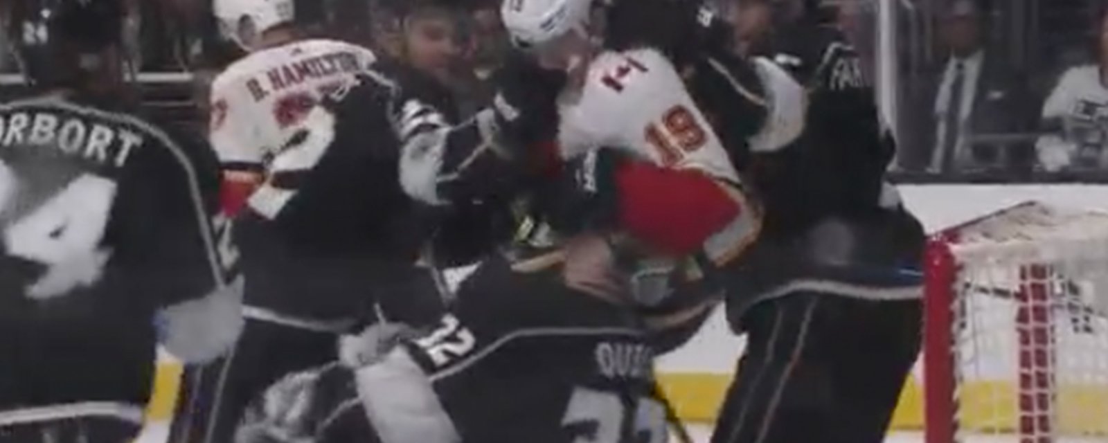 Must See: Quick goes for the takedown, but Tkachuk rips his mask off!