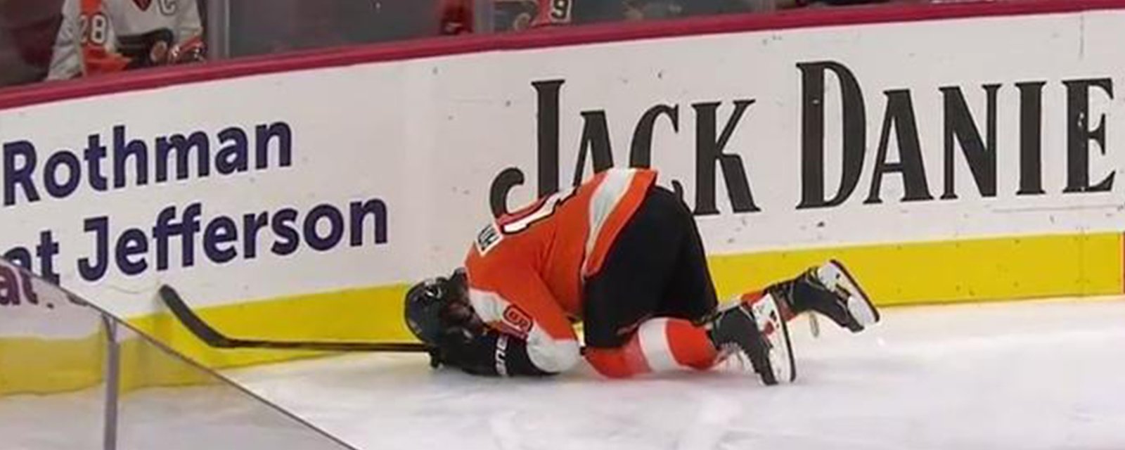 Breaking: Flyers’ Patrick leaves the game after smashing head into the glass