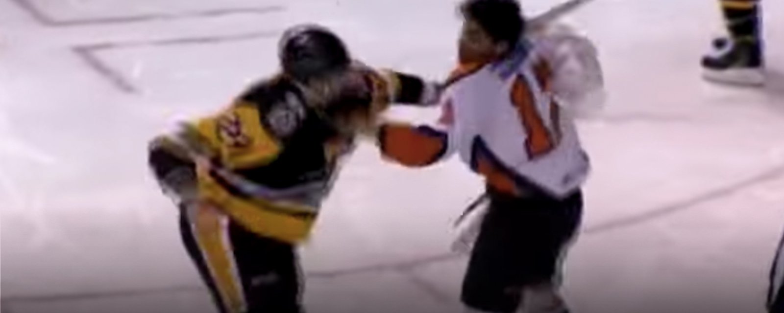 Pens' prospect Tinordi hammers opponent with several vicious right punches to the face