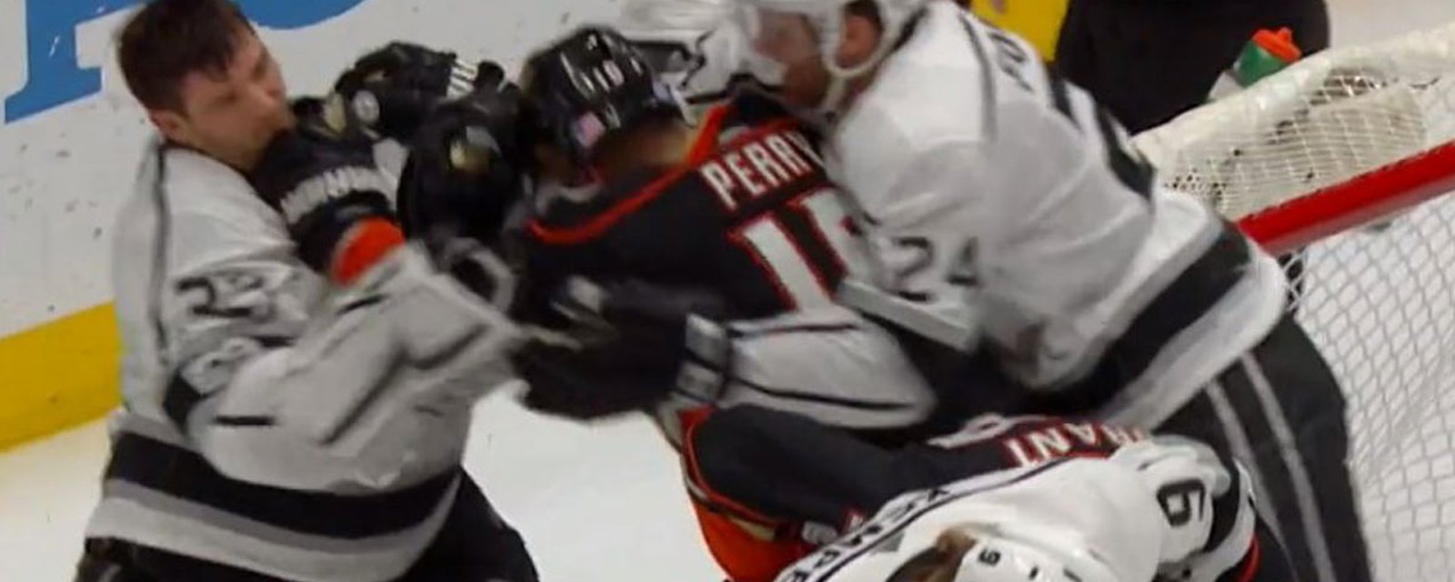Must see: Goalie fight! Quick and Perry throw down! 
