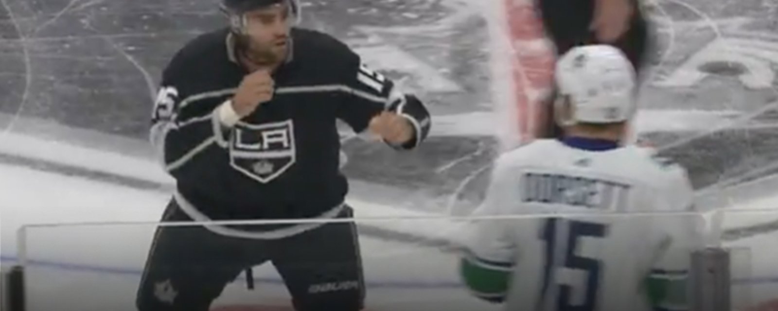 Must See: Kings’ Andreoff tees off on Canucks’ Dorsett at center ice