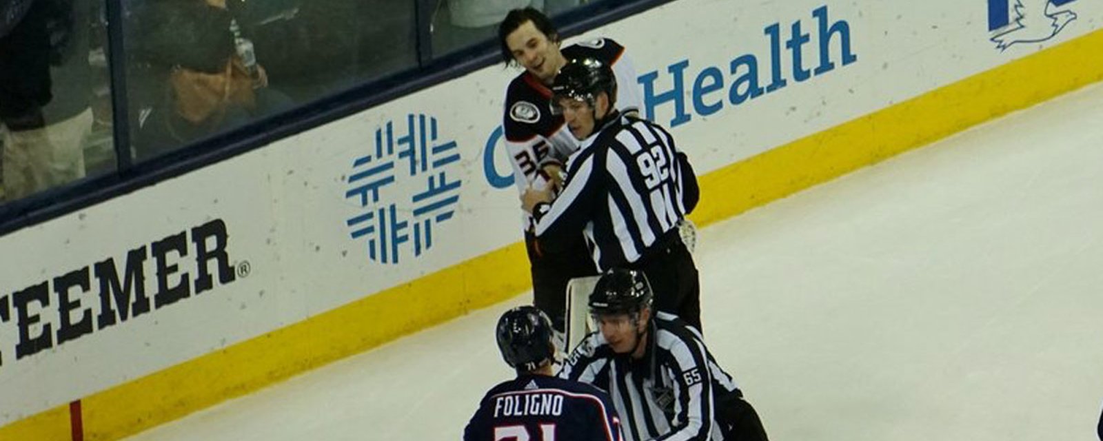Must see: Foligno jumps on Ducks' goalie in weird outburst!