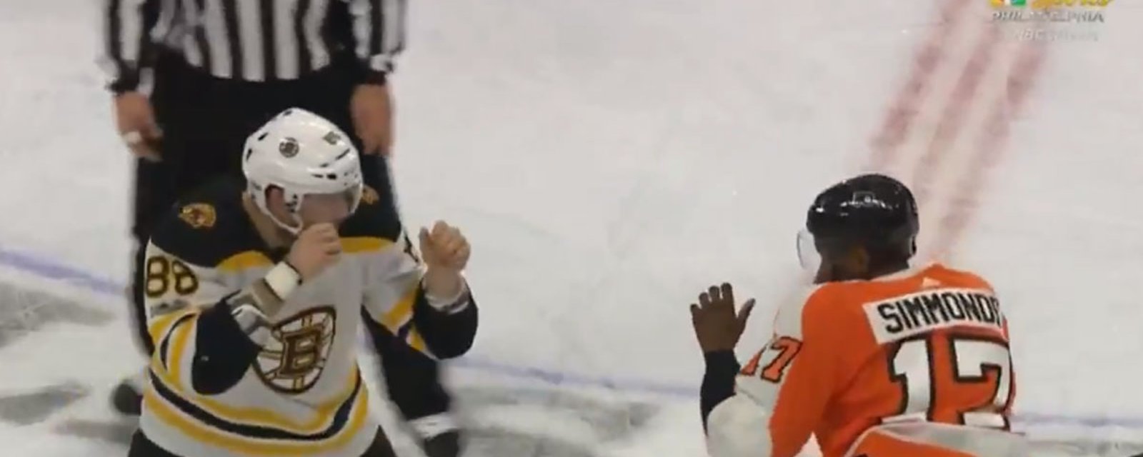 Wayne Simmonds drops the gloves, throws some HEAVY punches on Kevan Miller