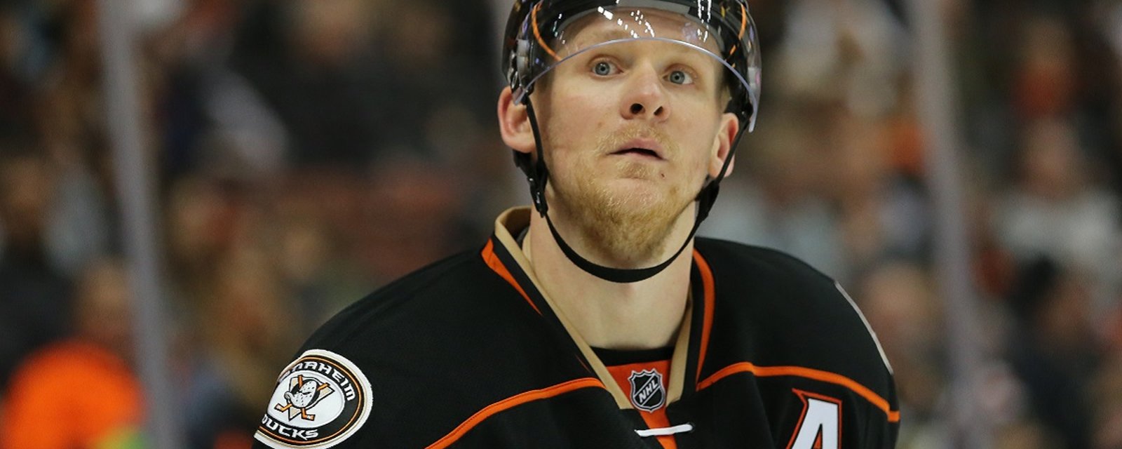 Breaking: Corey Perry suffers a nasty looking injury. 
