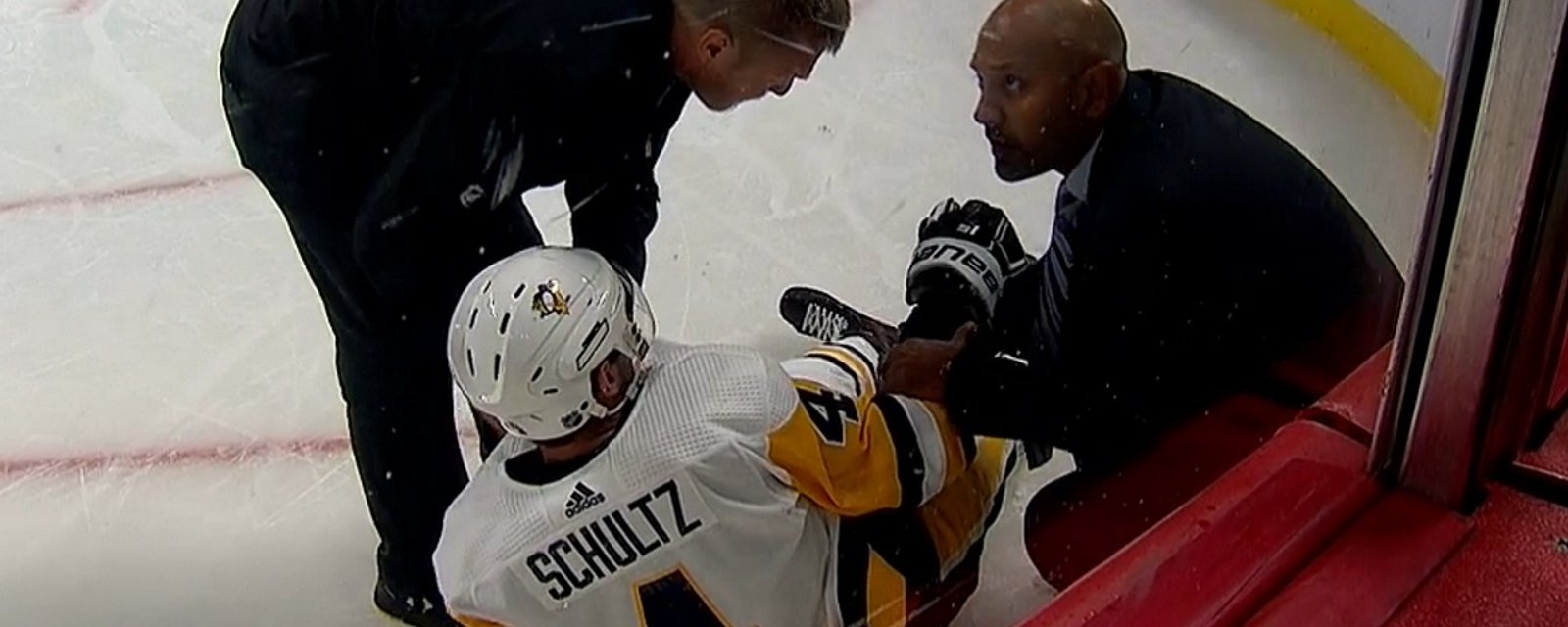 Breaking: Justin Schultz suffers a horrible looking injury against the Habs.
