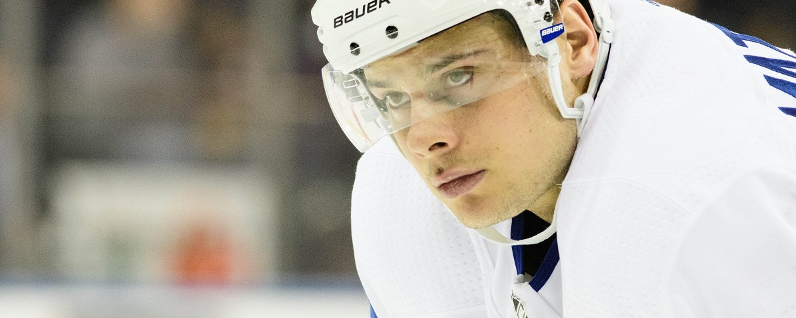 Breaking: Auston Matthews leaves the game in serious pain.