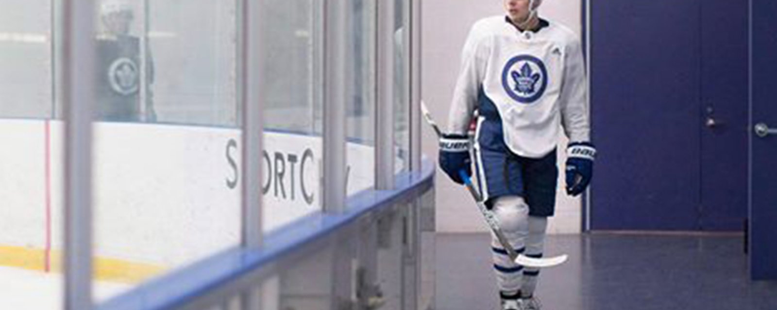 Matthews skates with Leafs for first time since injury