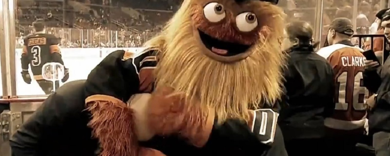 Gritty steals the show in new HNIC intro.