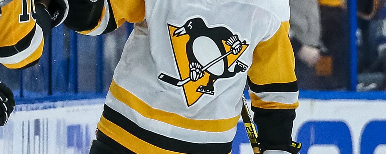  Breaking: Penguins pick up another defenseman in last minute move